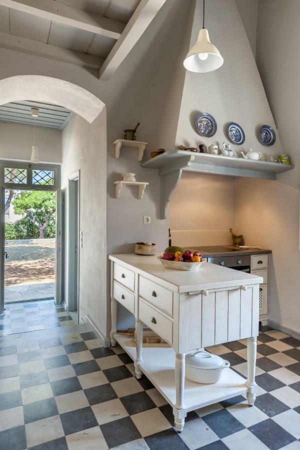 Dellagracia Mansion In Poseidonia Syros Βίλα Ποσειδωνία Εξωτερικό φωτογραφία