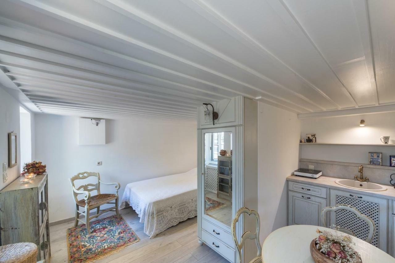 Dellagracia Mansion In Poseidonia Syros Βίλα Ποσειδωνία Εξωτερικό φωτογραφία